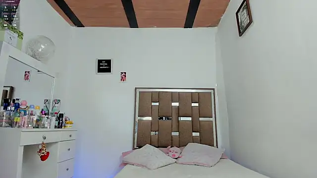 Snapshot of kendall-ewers chatting on 10-29-25, 11:39 kendall-ewers online show from 10-29-25, 11:39