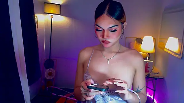 Snapshot of StellaSaucyCum chatting on 10-04-25, 02:53 StellaSaucyCum online show from 10-04-25, 02:53