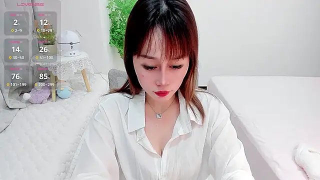 Snapshot of Vivian-6 chatting on 03-04-25, 10:57 Vivian-6 online show from 03-04-25, 10:57