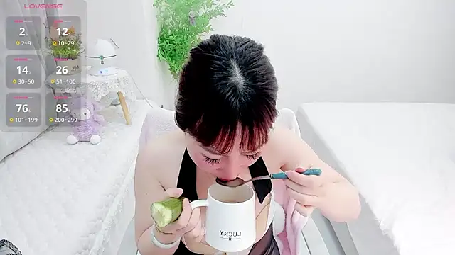 Snapshot of Vivian-6 chatting on 03-14-25, 12:54 Vivian-6 online show from 03-14-25, 12:54