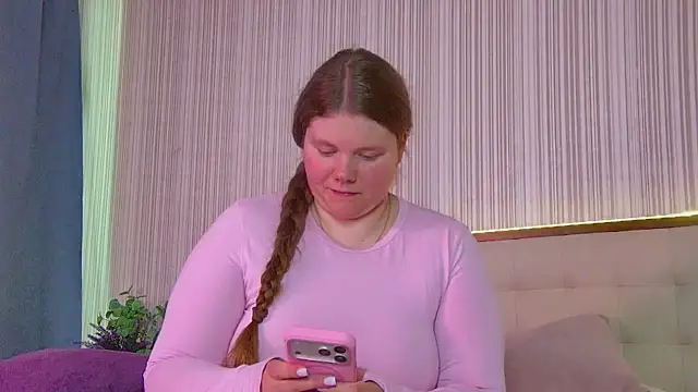 Snapshot of RubyValen chatting on 06-10-26, 02:01 RubyValen online show from 06-10-26, 02:01