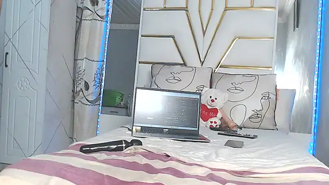 Snapshot of SexyyNana chatting on 02-20-25, 07:08 SexyyNana online show from 02-20-25, 07:08