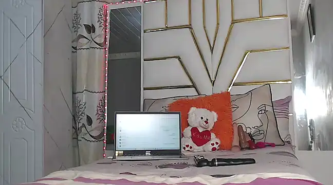Snapshot of SexyyNana chatting on 03-08-25, 09:29 SexyyNana online show from 03-08-25, 09:29