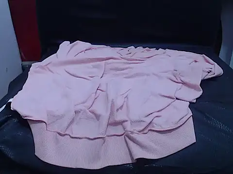 Snapshot of Laura_hottt chatting on 10-26-25, 05:19 Laura hottt online show from 10-26-25, 05:19