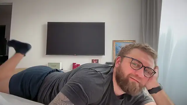 Bear bear  online show from 04-22-26, 09:33