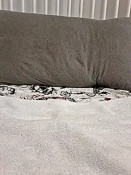 Snapshot of Vyrgin_boy chatting on 02-13-26, 01:18 Vyrgin boy online show from 02-13-26, 01:18