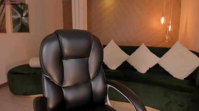 JuanitaClay online show from 10-30-25, 07:58