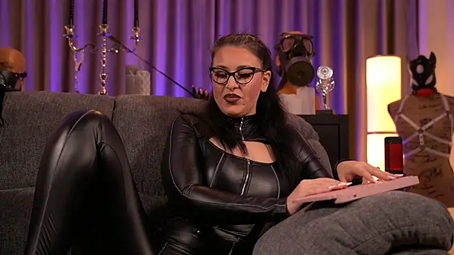 kelly kent online show from 12-11-24, 01:47