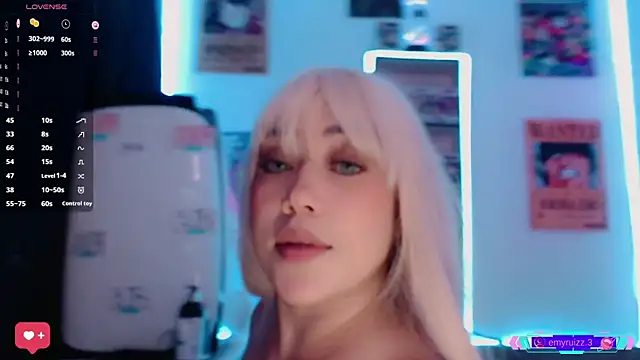 Emmy Ruiz online show from 03-08-25, 01:17