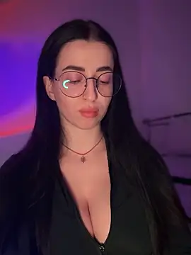 Emylia online show from 12-17-25, 09:32