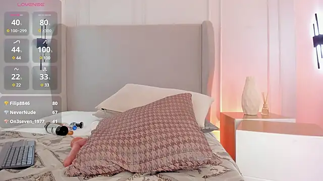 Snapshot of my_friends_mom chatting on 02-24-25, 02:48 my friends mom online show from 02-24-25, 02:48