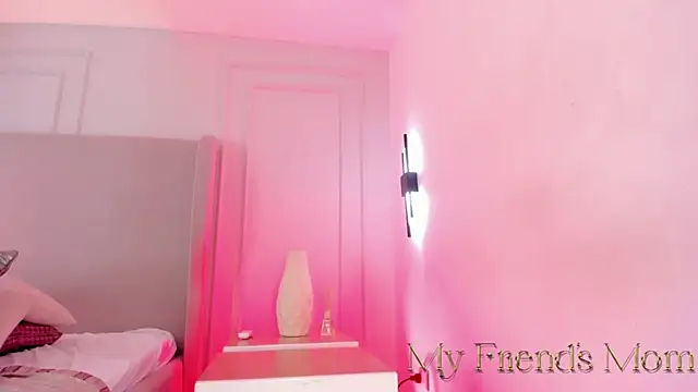 Snapshot of my_friends_mom chatting on 03-05-25, 02:34 my friends mom online show from 03-05-25, 02:34