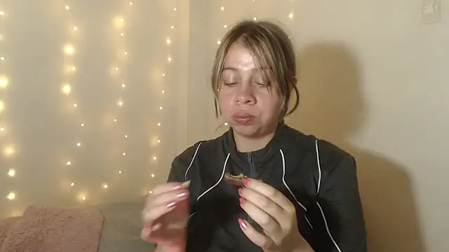Snapshot of SweetSofty chatting on 05-02-26, 10:15 SweetSofty online show from 05-02-26, 10:15