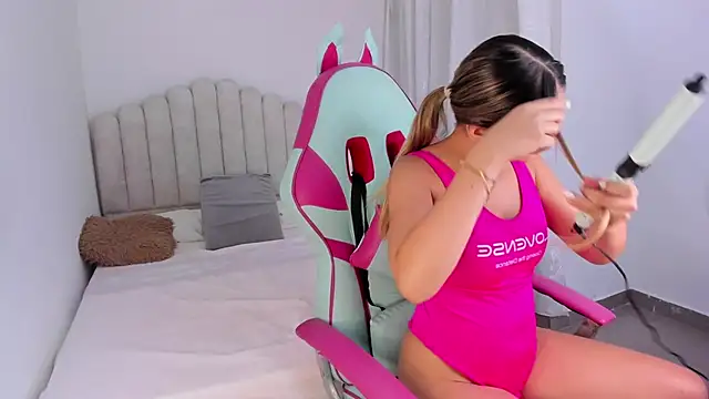 Snapshot of sofia_henaok chatting on 01-30-25, 04:06 sofia henaok online show from 01-30-25, 04:06