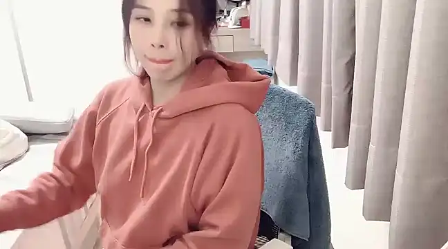 Snapshot of tw_yaya chatting on 12-14-24, 03:29 tw yaya online show from 12-14-24, 03:29