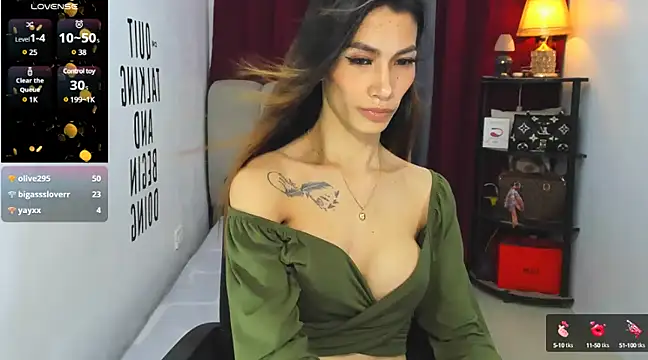 Trixie Mattel21 online show from 03-19-25, 02:16