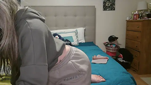 Heyitsmee33 online show from 04-13-26, 10:21