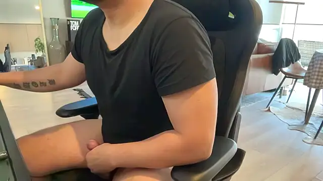 Snapshot of HungandThickLatin chatting on 02-15-25, 05:50 HungandThickLatin online show from 02-15-25, 05:50