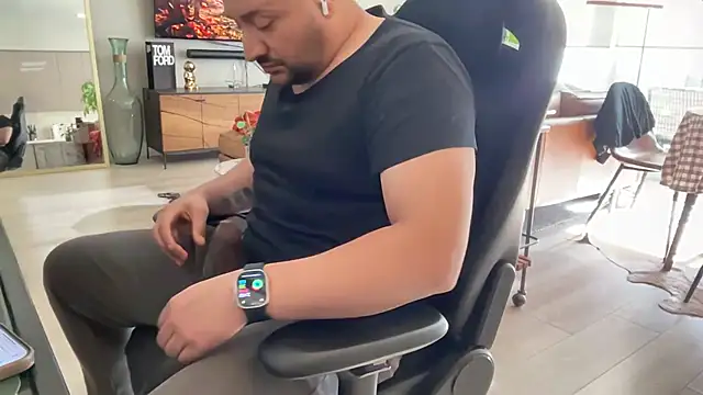 Snapshot of HungandThickLatin chatting on 02-15-25, 10:42 HungandThickLatin online show from 02-15-25, 10:42