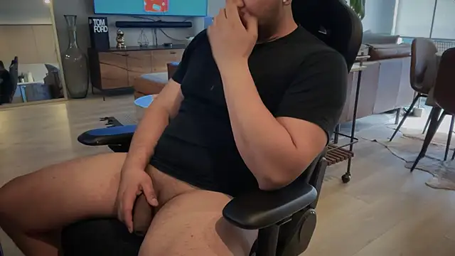 Snapshot of HungandThickLatin chatting on 03-01-25, 01:00 HungandThickLatin online show from 03-01-25, 01:00