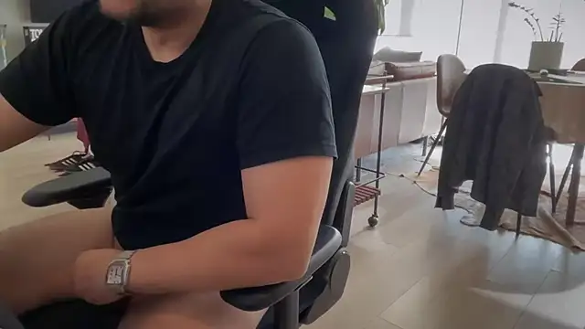 Snapshot of HungandThickLatin chatting on 03-01-25, 09:59 HungandThickLatin online show from 03-01-25, 09:59