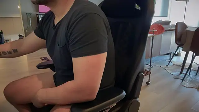 Snapshot of HungandThickLatin chatting on 03-02-25, 08:50 HungandThickLatin online show from 03-02-25, 08:50