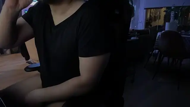 Snapshot of HungandThickLatin chatting on 03-19-25, 08:55 HungandThickLatin online show from 03-19-25, 08:55