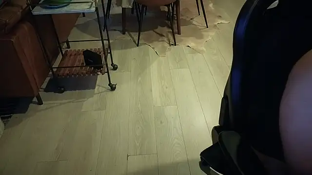 Snapshot of HungandThickLatin chatting on 10-14-25, 01:39 HungandThickLatin online show from 10-14-25, 01:39