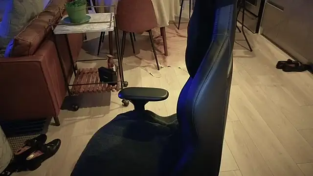 Snapshot of HungandThickLatin chatting on 10-26-25, 08:53 HungandThickLatin online show from 10-26-25, 08:53