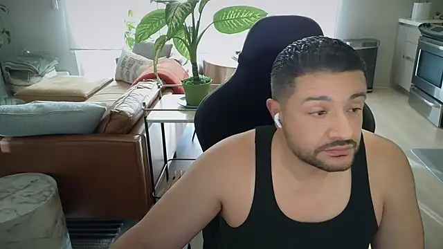 Snapshot of HungandThickLatin chatting on 11-01-25, 12:01 HungandThickLatin online show from 11-01-25, 12:01