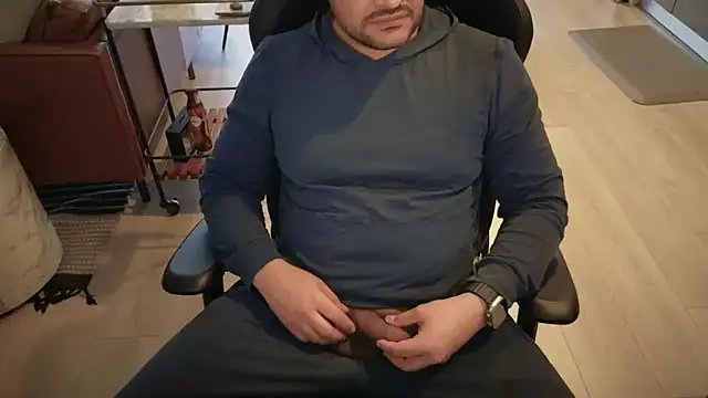 Snapshot of HungandThickLatin chatting on 11-14-25, 07:23 HungandThickLatin online show from 11-14-25, 07:23