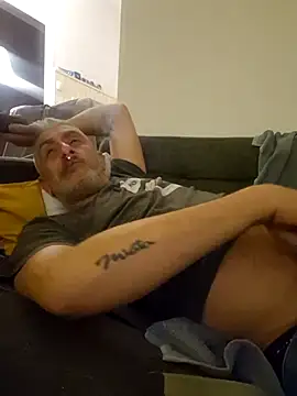 Snapshot of cuci45 chatting on 11-13-25, 01:26 cuci45 online show from 11-13-25, 01:26