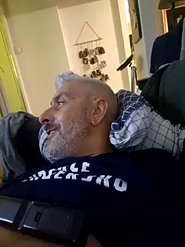 Snapshot of cuci45 chatting on 11-20-25, 08:52 cuci45 online show from 11-20-25, 08:52