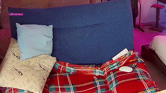 cutenessa online show from 01-05-25, 01:35