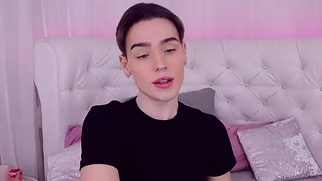 RobbyCharming online show from 02-06-25, 07:51