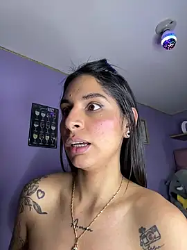 Snapshot of charlotte_stevenss_ chatting on 02-02-25, 11:21 charlotte stevenss online show from 02-02-25, 11:21