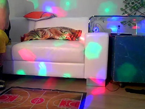 Snapshot of OSIRlS chatting on 02-21-26, 04:52 OSIRlS online show from 02-21-26, 04:52