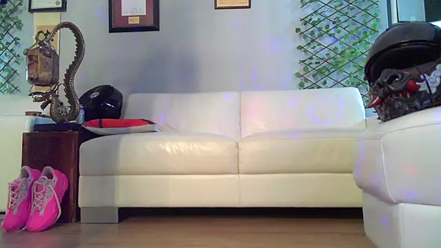 Snapshot of OSIRlS chatting on 03-14-26, 06:08 OSIRlS online show from 03-14-26, 06:08