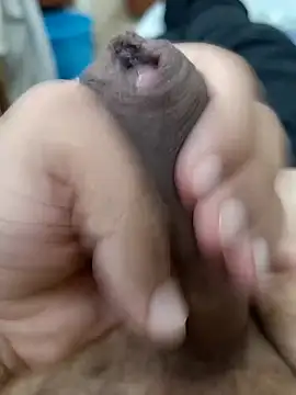 Snapshot of wrong_man25 chatting on 10-01-25, 05:35 wrong man25 online show from 10-01-25, 05:35