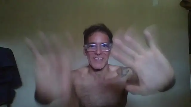 Snapshot of CaptainFox chatting on 07-18-26, 01:04 CaptainFox online show from 07-18-26, 01:04