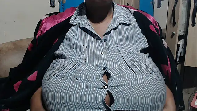 Snapshot of CUTEFIRMMELONSS chatting on 07-10-26, 06:10 CUTEFIRMMELONSS online show from 07-10-26, 06:10