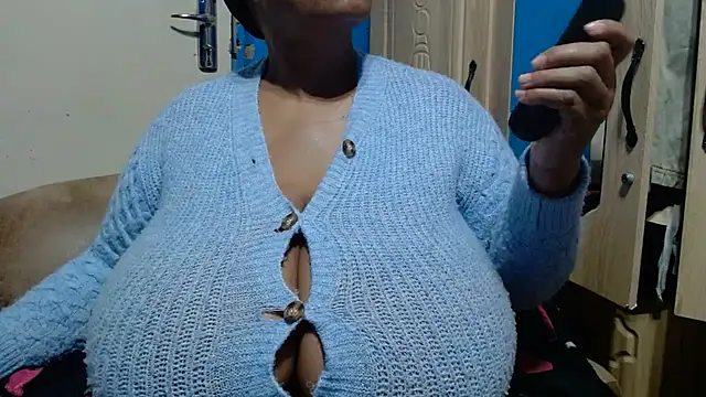 Snapshot of CUTEFIRMMELONSS chatting on 07-16-26, 04:35 CUTEFIRMMELONSS online show from 07-16-26, 04:35