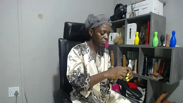 Shaniko89 online show from 11-11-25, 04:56