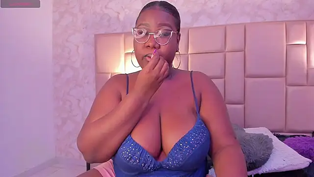 Snapshot of Darnellqueen chatting on 12-13-24, 10:19 Darnellqueen online show from 12-13-24, 10:19