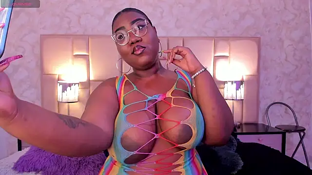 Snapshot of Darnellqueen chatting on 01-23-25, 04:30 Darnellqueen online show from 01-23-25, 04:30