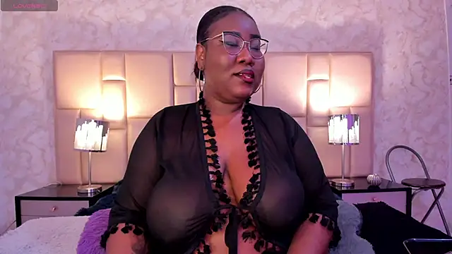 Snapshot of Darnellqueen chatting on 02-14-25, 04:58 Darnellqueen online show from 02-14-25, 04:58