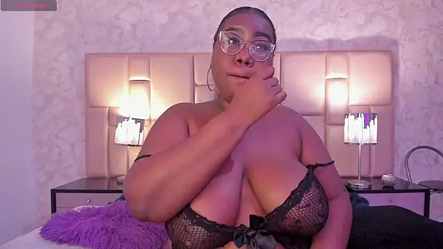 Snapshot of Darnellqueen chatting on 02-18-25, 09:21 Darnellqueen online show from 02-18-25, 09:21