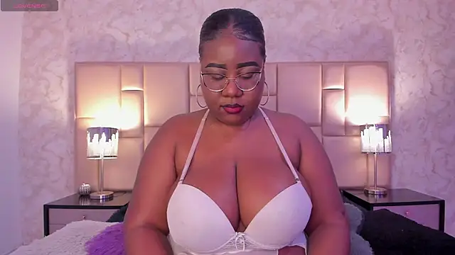 Snapshot of Darnellqueen chatting on 02-24-25, 04:05 Darnellqueen online show from 02-24-25, 04:05