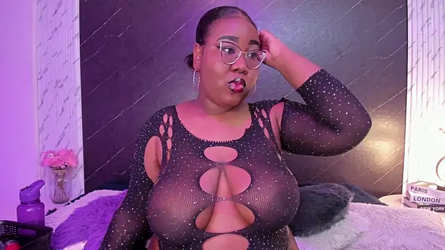 Snapshot of Darnellqueen chatting on 09-20-25, 01:17 Darnellqueen online show from 09-20-25, 01:17