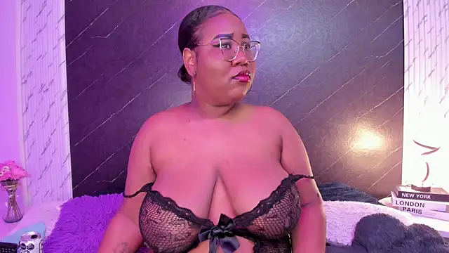 Snapshot of Darnellqueen chatting on 10-02-25, 03:46 Darnellqueen online show from 10-02-25, 03:46